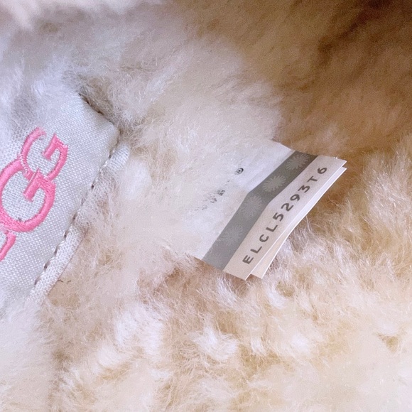 UGG Cluggette Slippers For Outdoor/Indoor Use - Picture 6 of 7